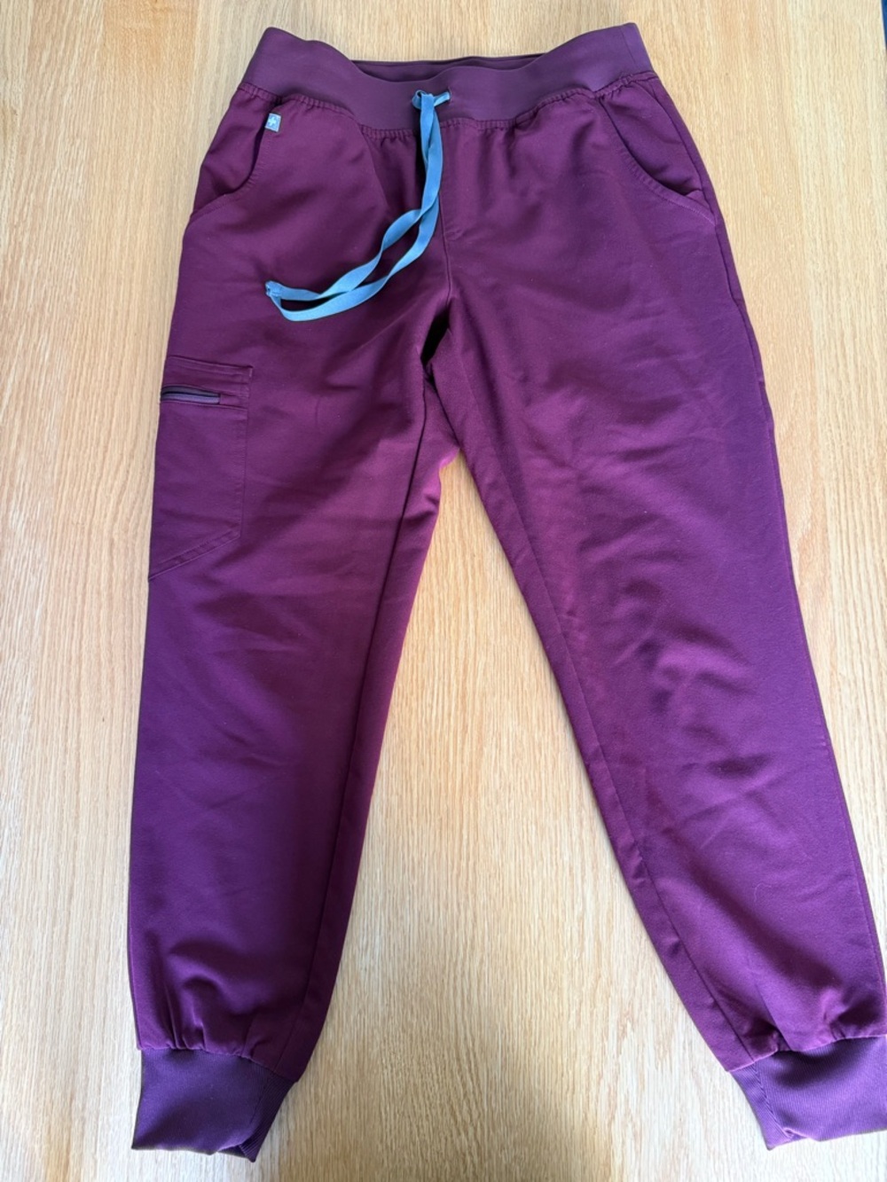 FIGS Women's Burgundy Zamora™ - Petite